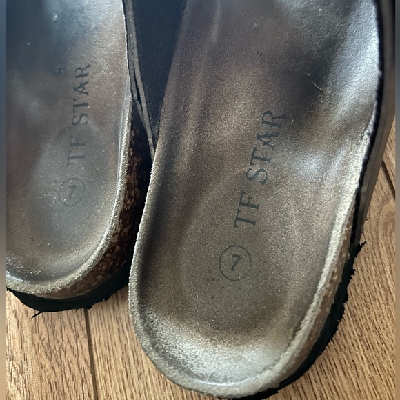 TF Star sandals, size 7, very well worn. - Picture 2 of 5